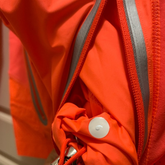 ❌sold❌Lululemon running jacket - Picture 4 of 4